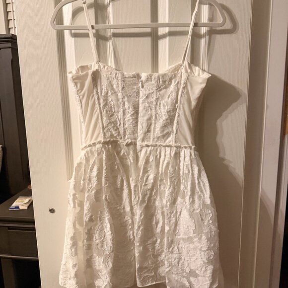 House Of CB - Nerissa - Picture 2 of 3